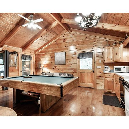 Peekaboo With Hot Tub, Pool Table, And Jacuzzi Villa Pigeon Forge Buitenkant foto