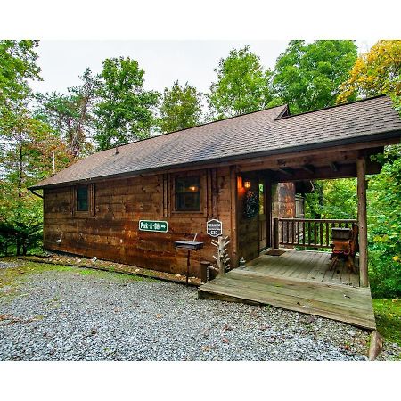 Peekaboo With Hot Tub, Pool Table, And Jacuzzi Villa Pigeon Forge Buitenkant foto