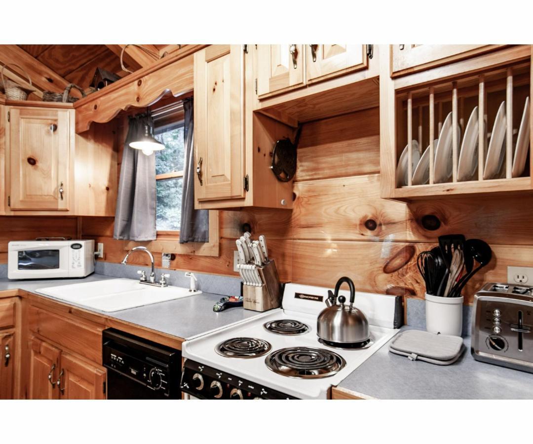 Peekaboo With Hot Tub, Pool Table, And Jacuzzi Villa Pigeon Forge Buitenkant foto