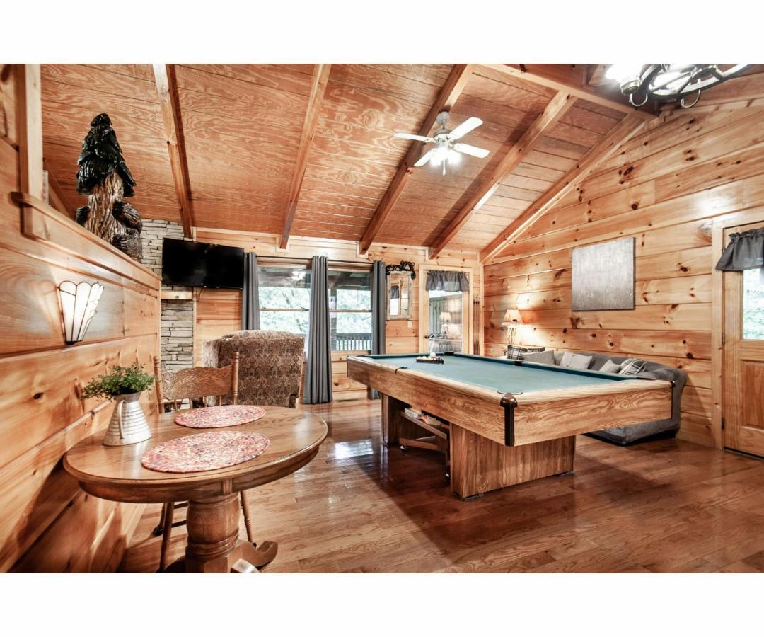 Peekaboo With Hot Tub, Pool Table, And Jacuzzi Villa Pigeon Forge Buitenkant foto