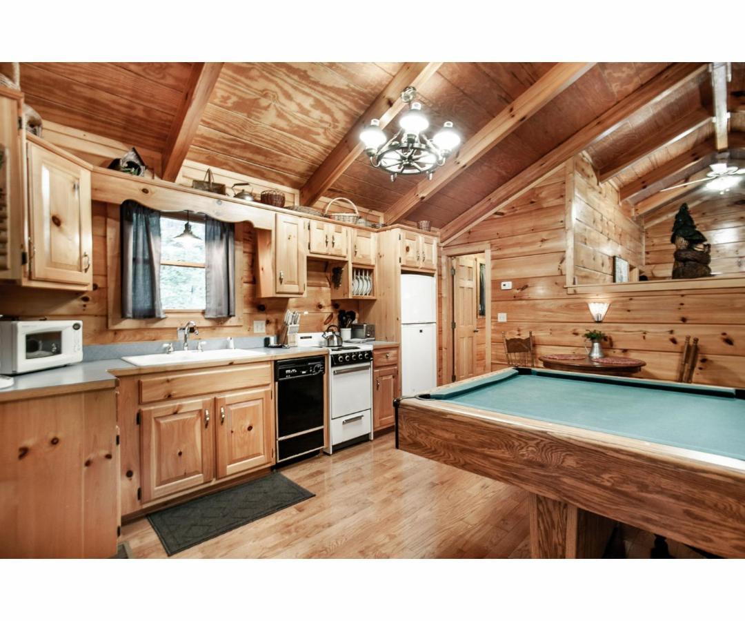 Peekaboo With Hot Tub, Pool Table, And Jacuzzi Villa Pigeon Forge Buitenkant foto