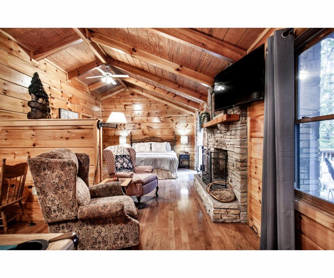 Peekaboo With Hot Tub, Pool Table, And Jacuzzi Villa Pigeon Forge Buitenkant foto