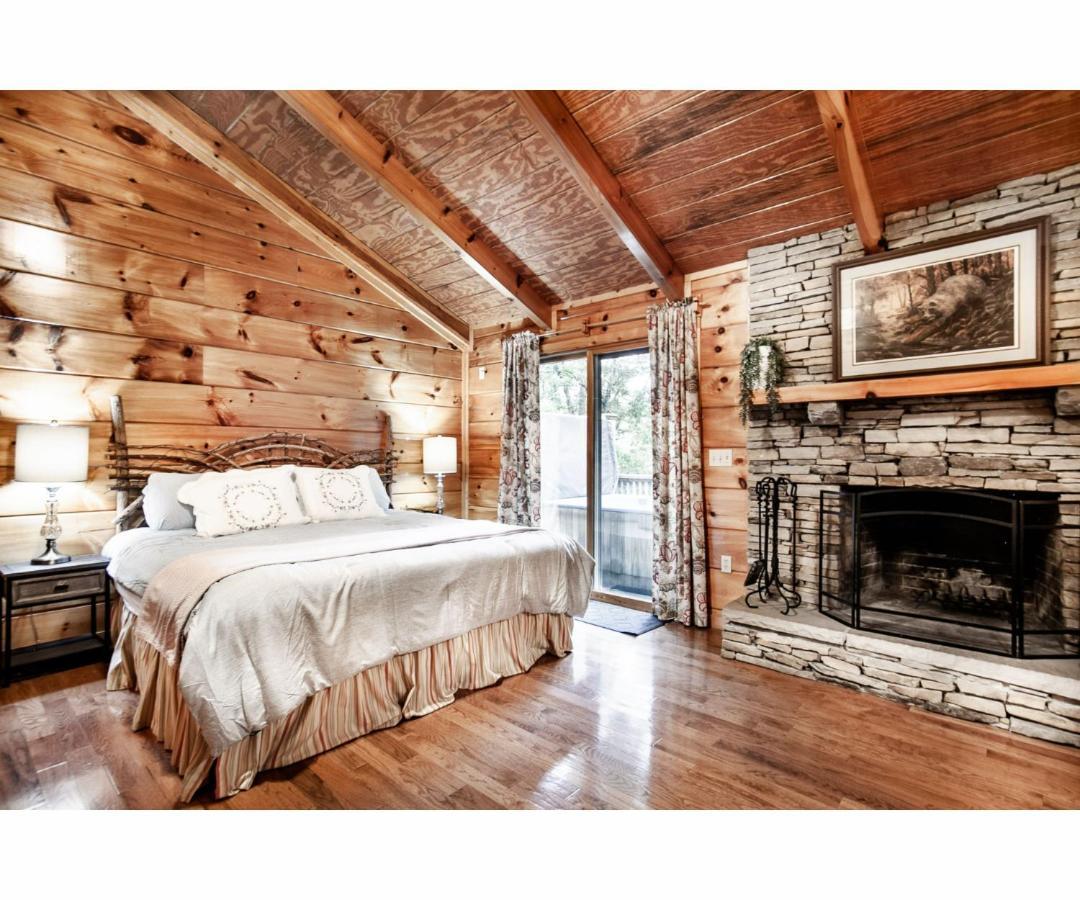 Peekaboo With Hot Tub, Pool Table, And Jacuzzi Villa Pigeon Forge Buitenkant foto