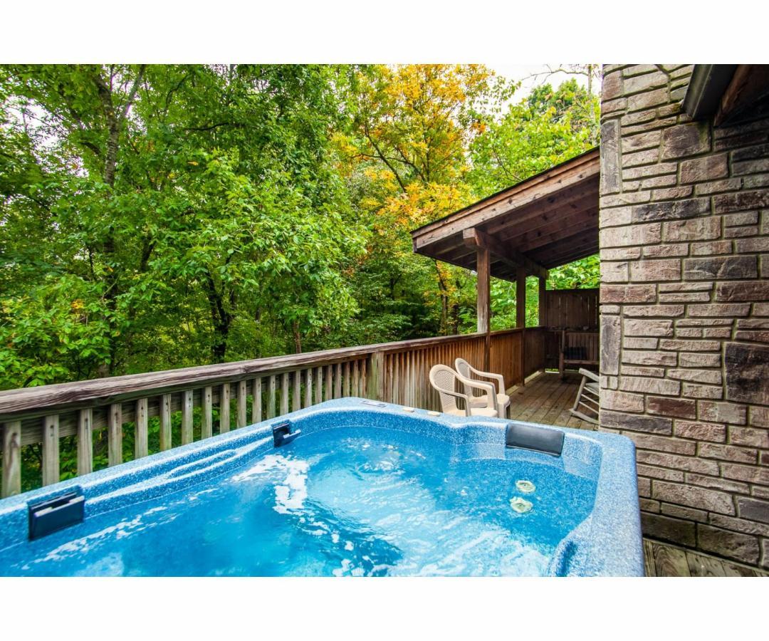 Peekaboo With Hot Tub, Pool Table, And Jacuzzi Villa Pigeon Forge Buitenkant foto