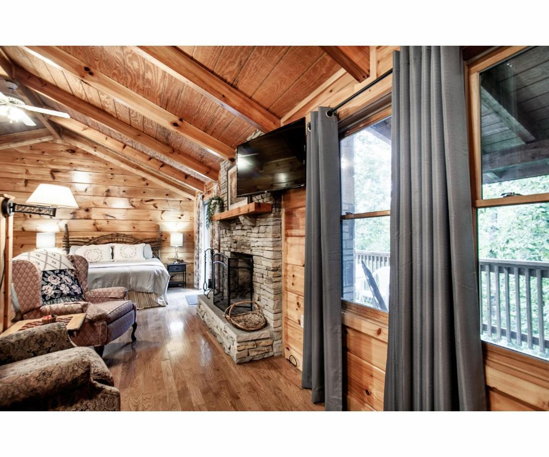Peekaboo With Hot Tub, Pool Table, And Jacuzzi Villa Pigeon Forge Buitenkant foto