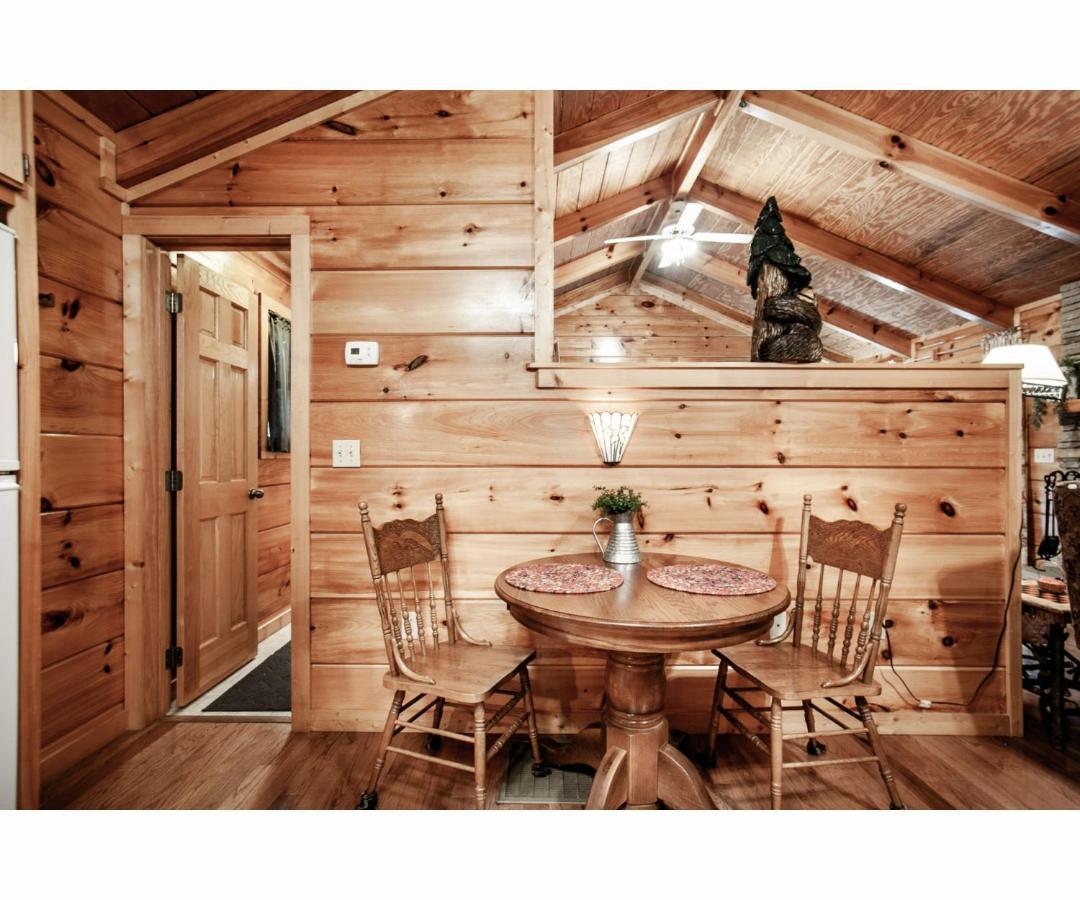 Peekaboo With Hot Tub, Pool Table, And Jacuzzi Villa Pigeon Forge Buitenkant foto
