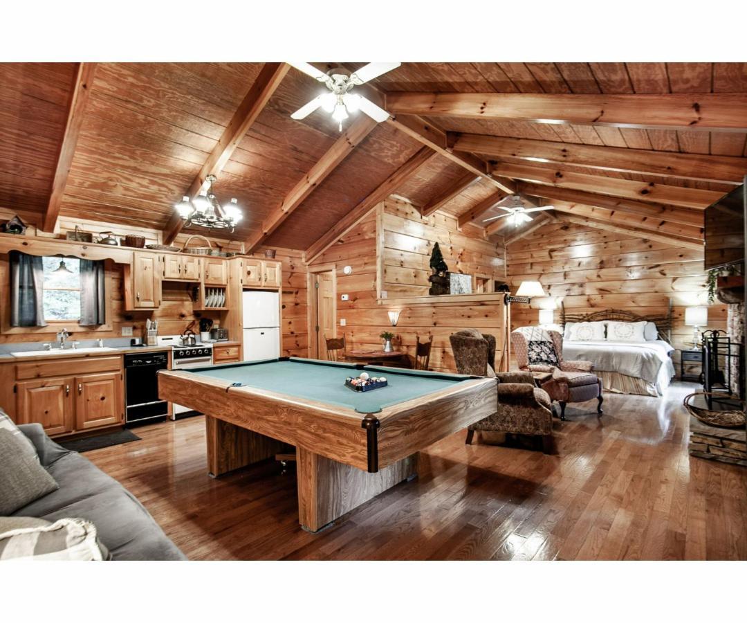 Peekaboo With Hot Tub, Pool Table, And Jacuzzi Villa Pigeon Forge Buitenkant foto