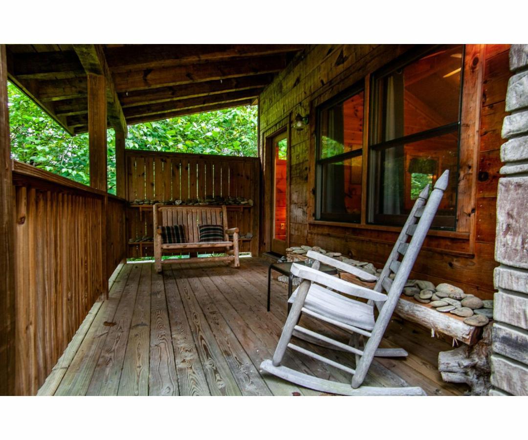Peekaboo With Hot Tub, Pool Table, And Jacuzzi Villa Pigeon Forge Buitenkant foto