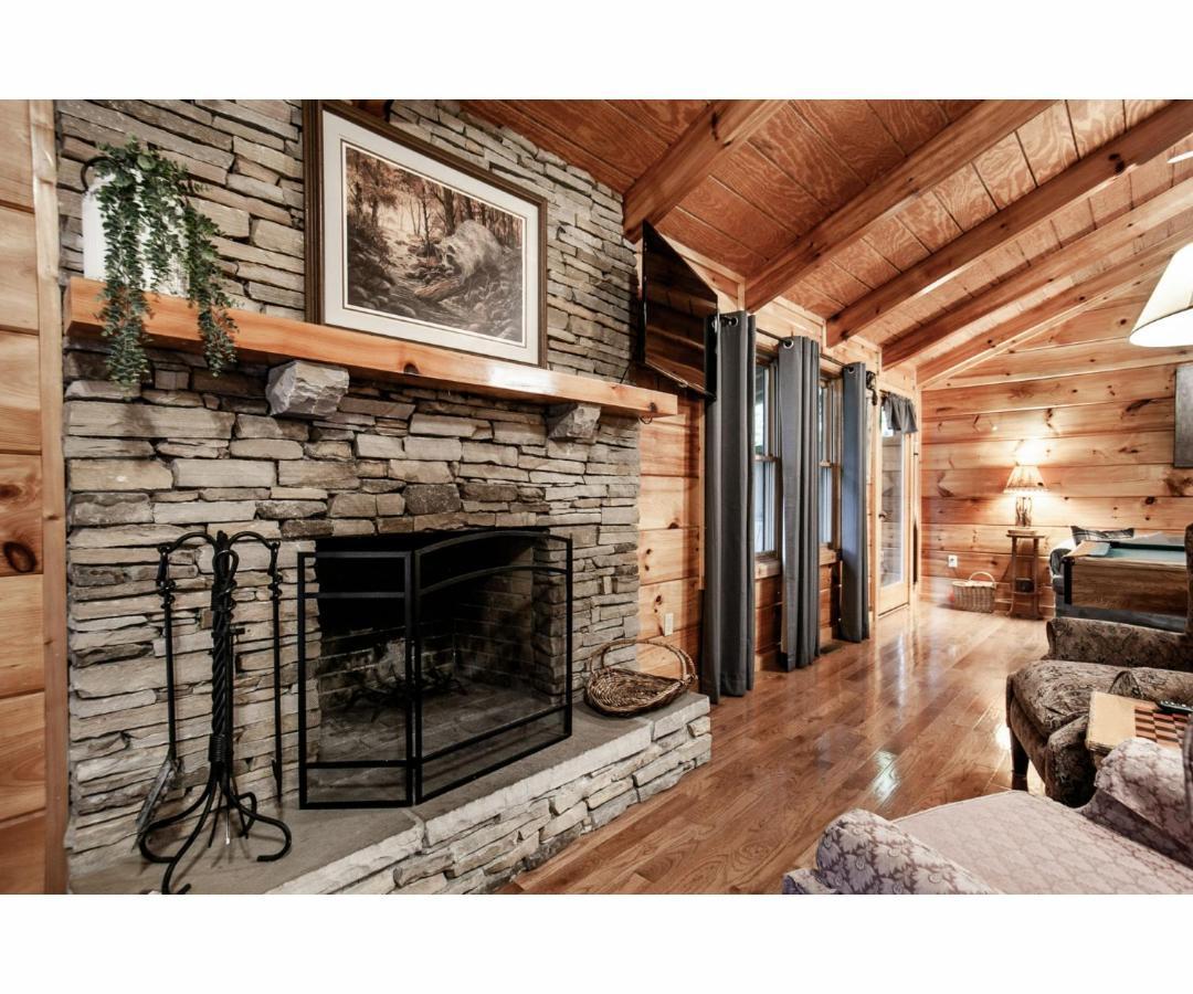Peekaboo With Hot Tub, Pool Table, And Jacuzzi Villa Pigeon Forge Buitenkant foto