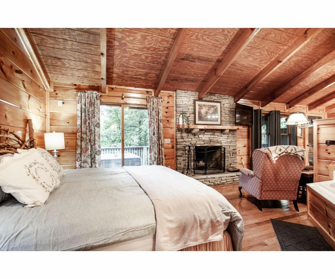 Peekaboo With Hot Tub, Pool Table, And Jacuzzi Villa Pigeon Forge Buitenkant foto