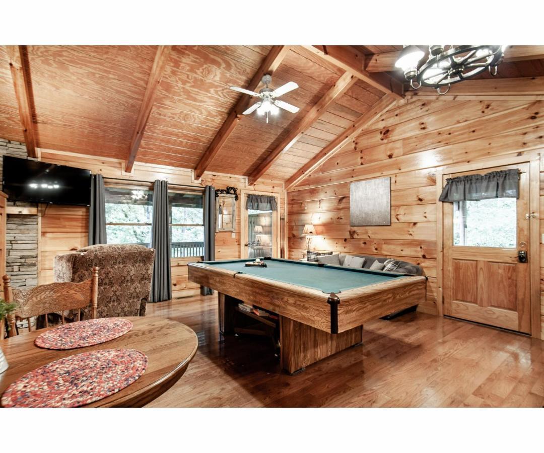 Peekaboo With Hot Tub, Pool Table, And Jacuzzi Villa Pigeon Forge Buitenkant foto