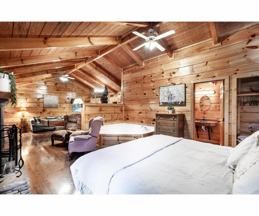 Peekaboo With Hot Tub, Pool Table, And Jacuzzi Villa Pigeon Forge Buitenkant foto
