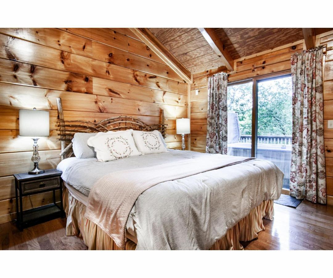 Peekaboo With Hot Tub, Pool Table, And Jacuzzi Villa Pigeon Forge Buitenkant foto