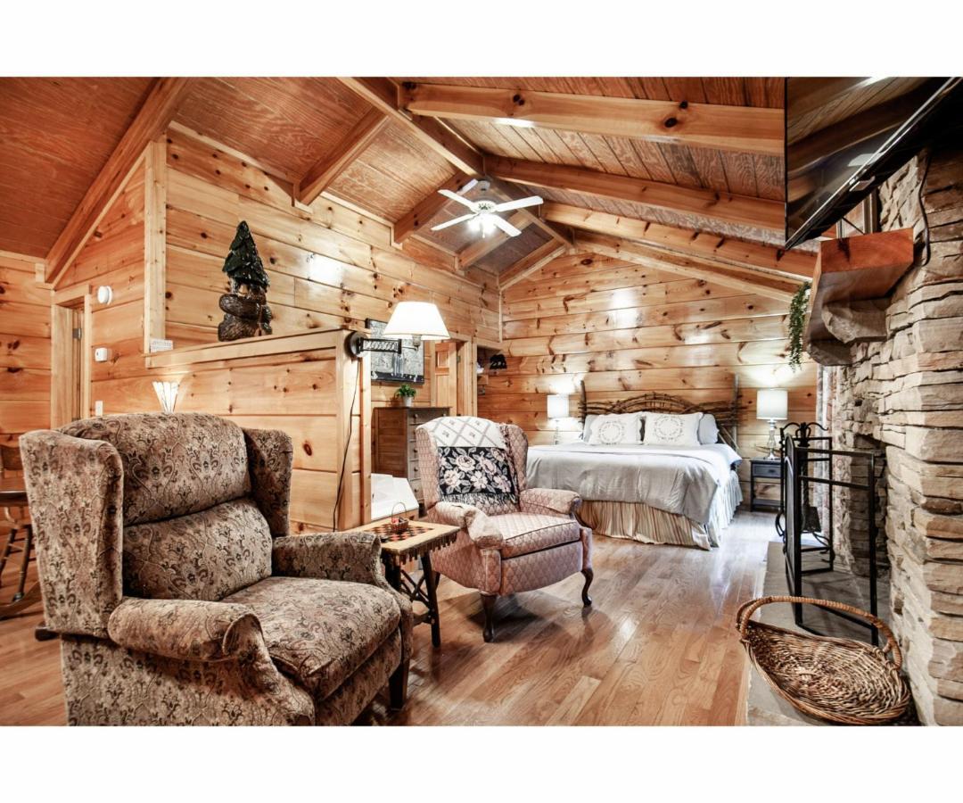 Peekaboo With Hot Tub, Pool Table, And Jacuzzi Villa Pigeon Forge Buitenkant foto