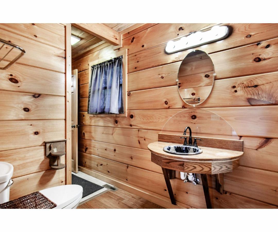 Peekaboo With Hot Tub, Pool Table, And Jacuzzi Villa Pigeon Forge Buitenkant foto