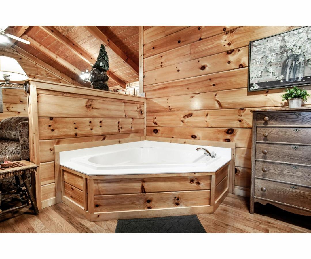 Peekaboo With Hot Tub, Pool Table, And Jacuzzi Villa Pigeon Forge Buitenkant foto