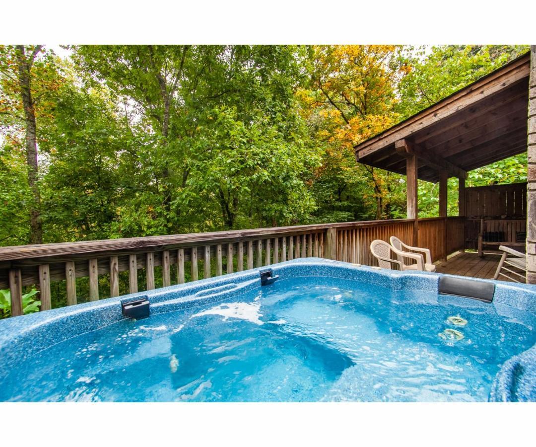 Peekaboo With Hot Tub, Pool Table, And Jacuzzi Villa Pigeon Forge Buitenkant foto